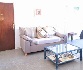 AMPLIO DEPARTAMENTO, 3 AMBIENTES, MUY LUMINOSO Y MUY BIEN COMUNICADO.